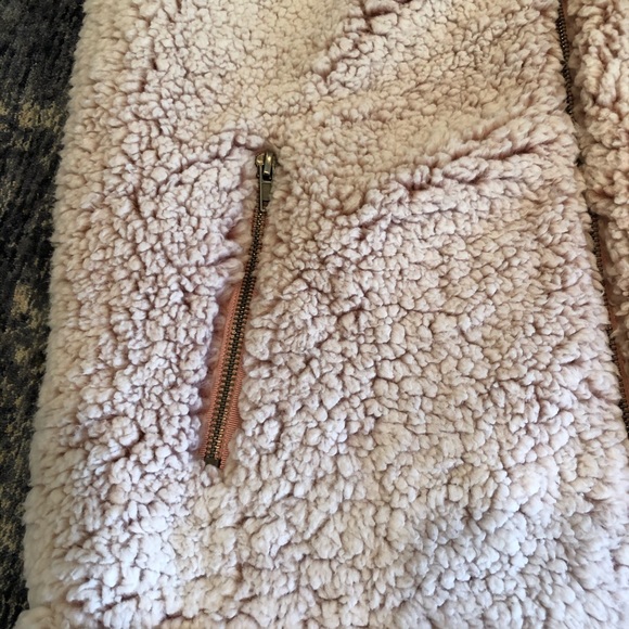 HP! Love Tree Sherpa Vest, Winter White & Pink Hue NWT Women’s Size Medium - Picture 3 of 9